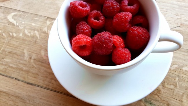 cup-fruits-healthy-2683-977x550