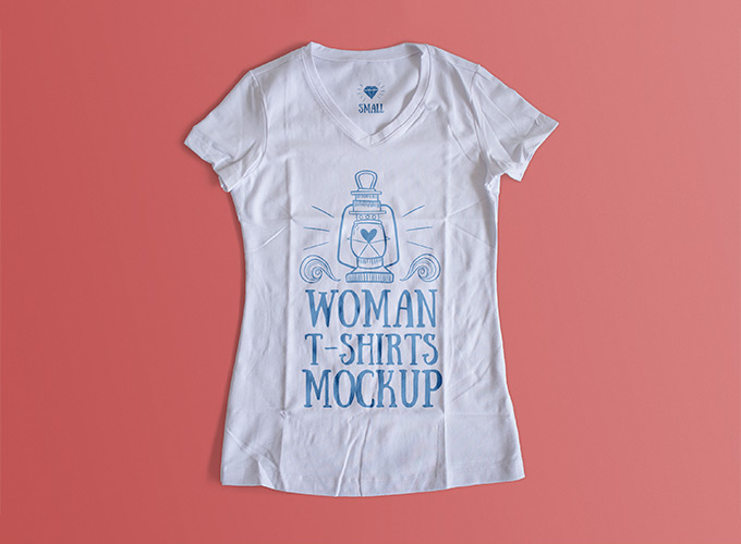 女性向けTシャツのモックアップ